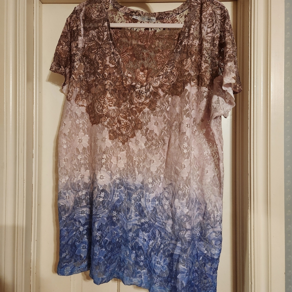 Elegant Lace Ombre Top From MAURICES, Size 2, Fits Like a 1X